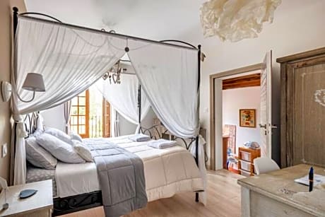 Family Suite with Private Bathroom