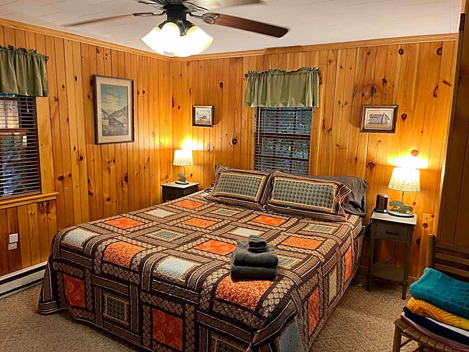 Cozy Cabin Pet Friendly ADA Compatible