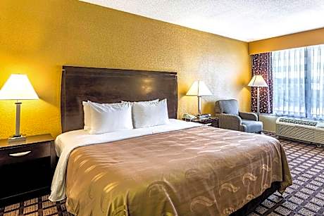1 King Bed Nonsmoking