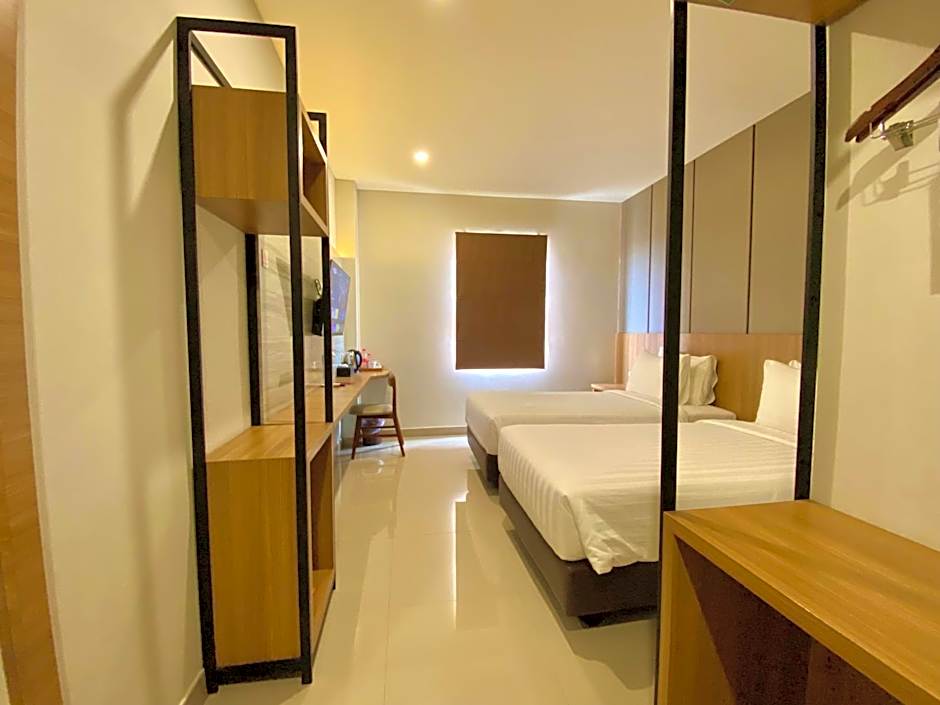 Front One Hotel Gombong