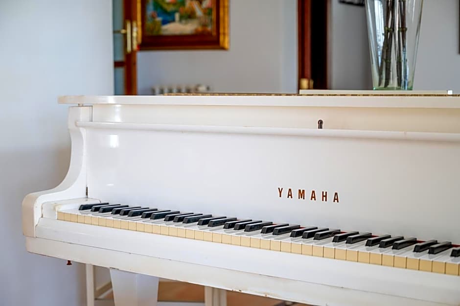 Wonderful 5 Bed Villa With Private