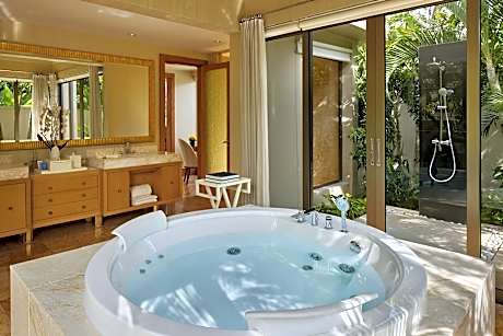 Royal Villa Garden View