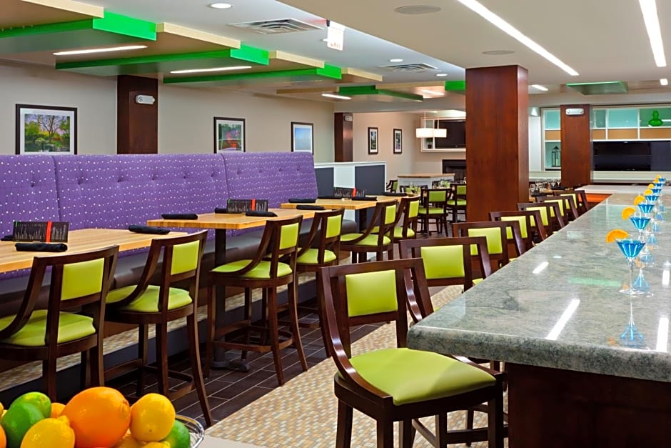 Holiday Inn Clark - Newark, an IHG Hotel