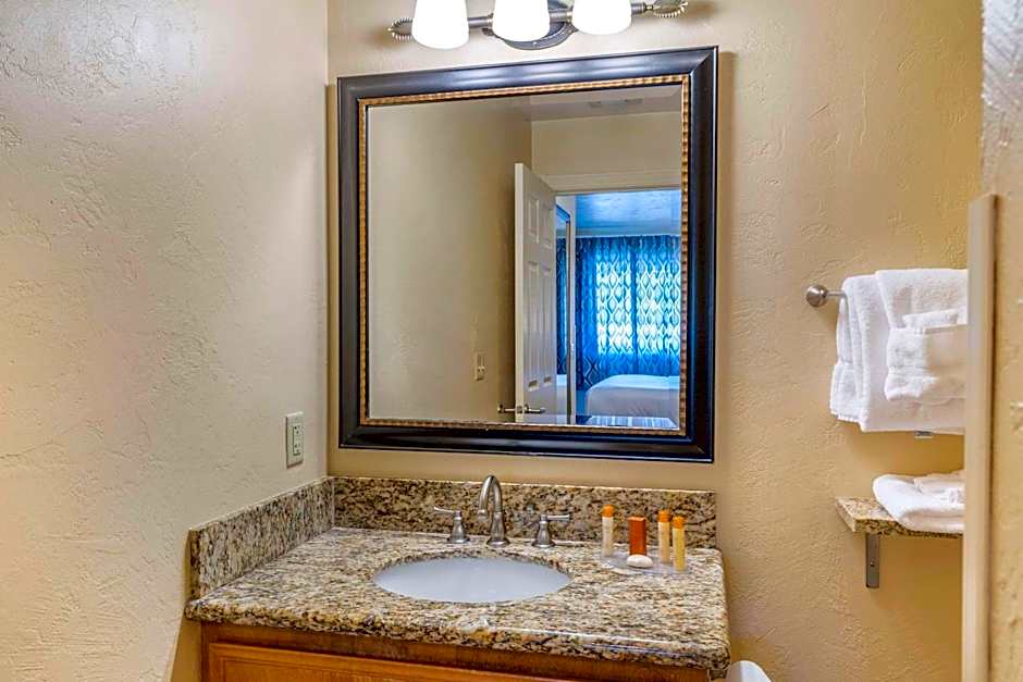 Lincoln Sands Oceanfront Resort, Ascend Hotel Collection