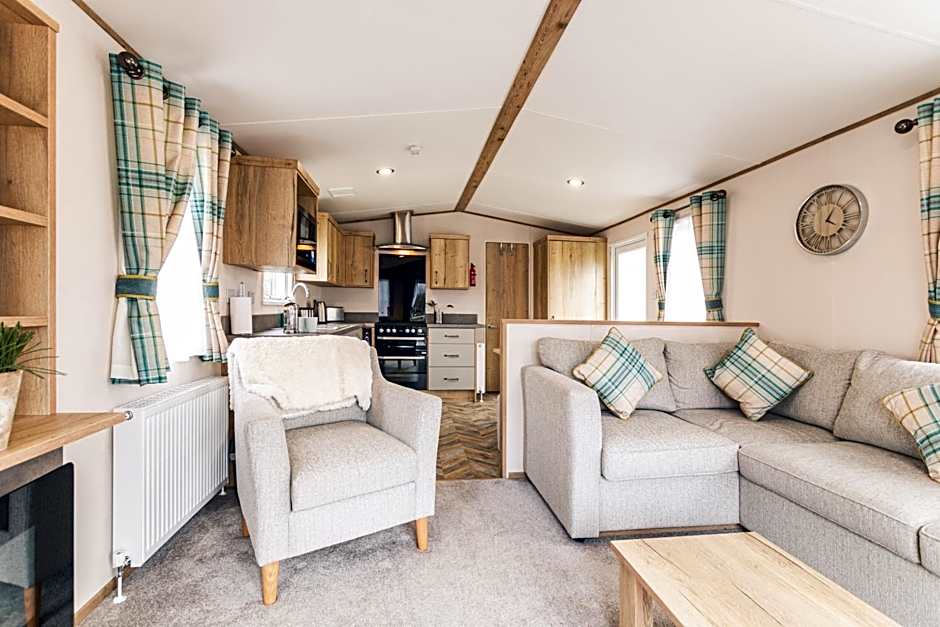 Squirrel Lodge with Hot Tub