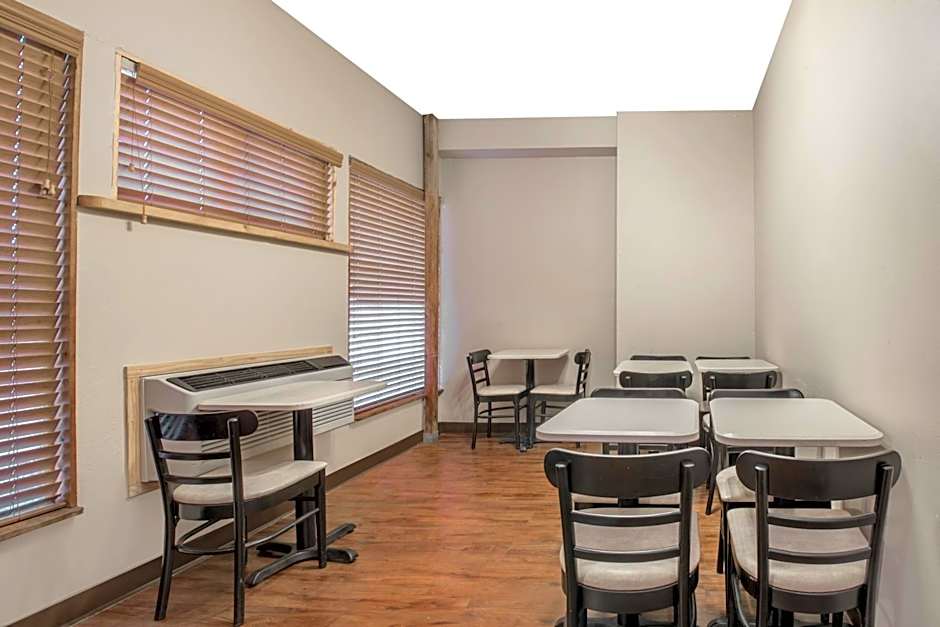 Super 8 by Wyndham Taos