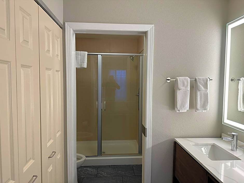 Staybridge Suites Milwaukee West-Oconomowoc By IHG