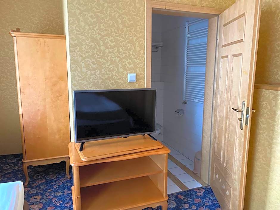 Dedek Park - historyczny dworek w pięknym Parku Skaryszewskim obok Stadionu Narodowego