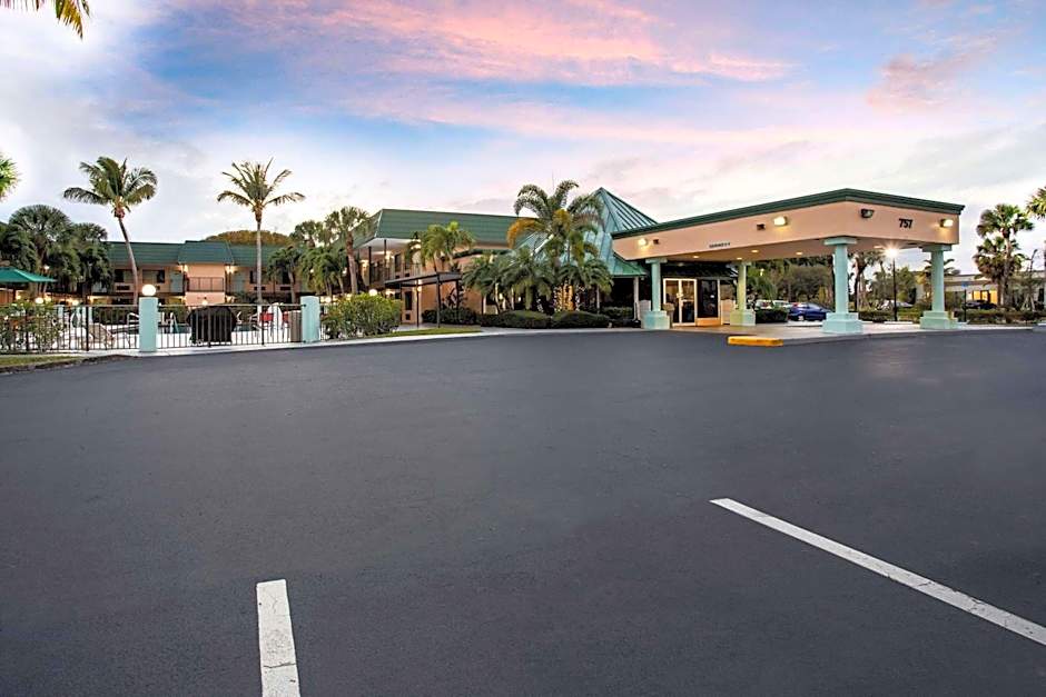 Super 8 by Wyndham North Palm Beach