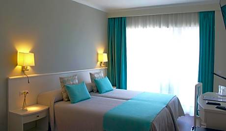Deluxe Double or Twin Room with Sea View