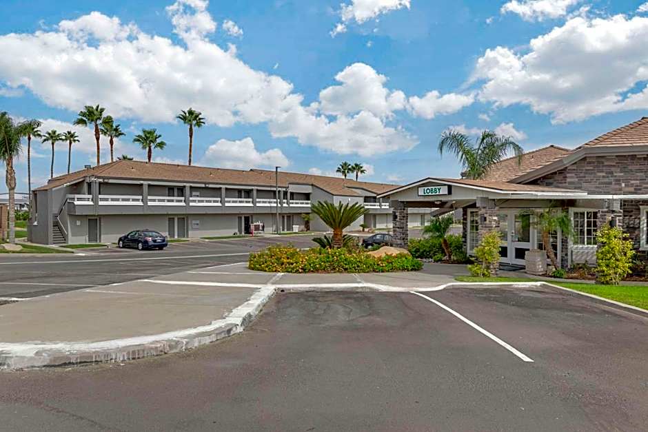 Quality Inn Kettleman City near Hwy 41