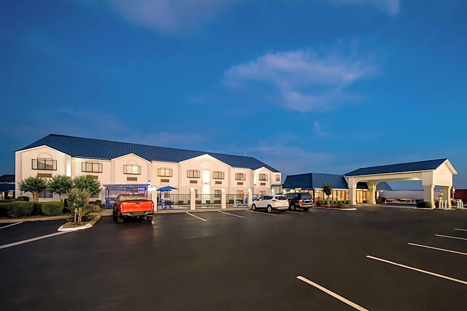 Days Inn by Wyndham Troy