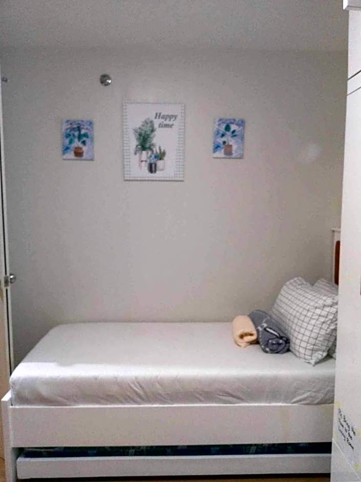 2 BR Loop Tower 1524