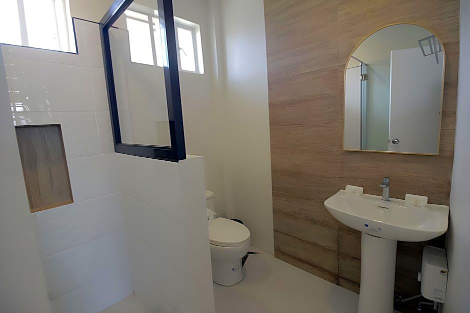 Red Knight Gardens Apartelle