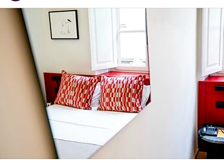 Superior Single Room (1 Large Twin Bed)