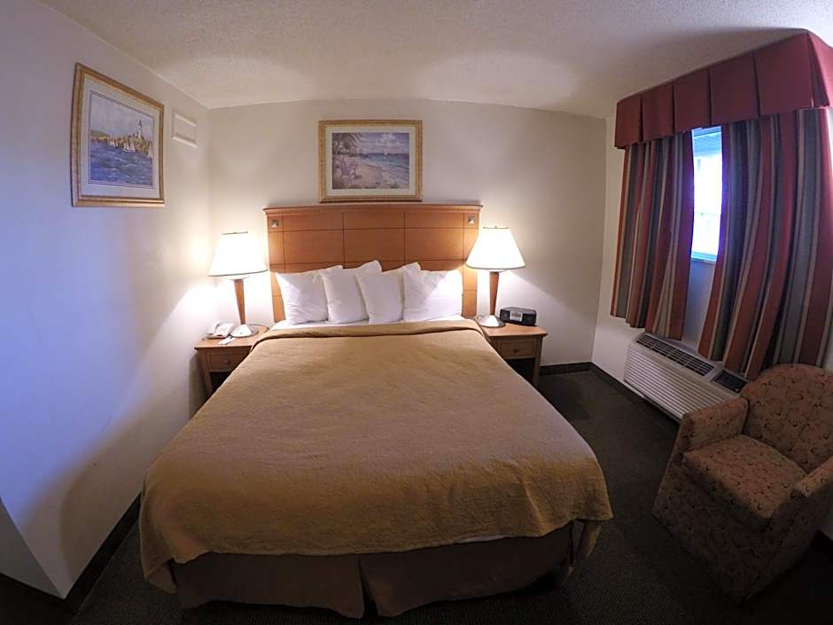 Photo 1 of 4 of 1 Queen Bed