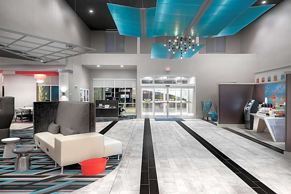 Holiday Inn Express & Suites Charlotte Airport By IHG