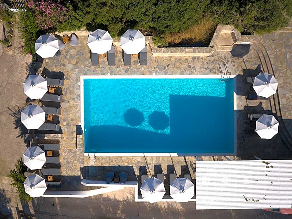 Akrotiri Hotel