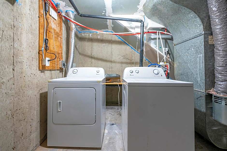 CenterStreet-Cozy 1bedroomSuite