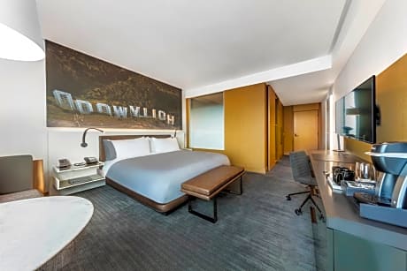 Classic King Room with City View