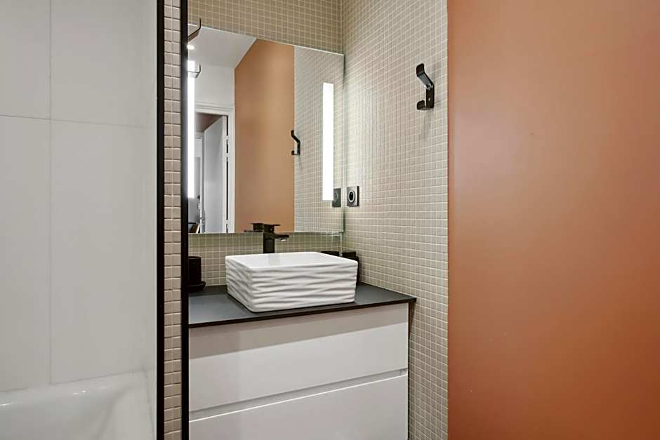 Dans Hôtel Particulier Le Marais Paris By Weekome