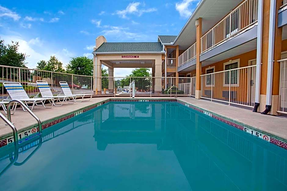 Days Inn by Wyndham Marietta White Water