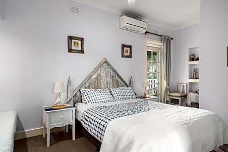 Deluxe Double Room with Balcony - Yackatoon