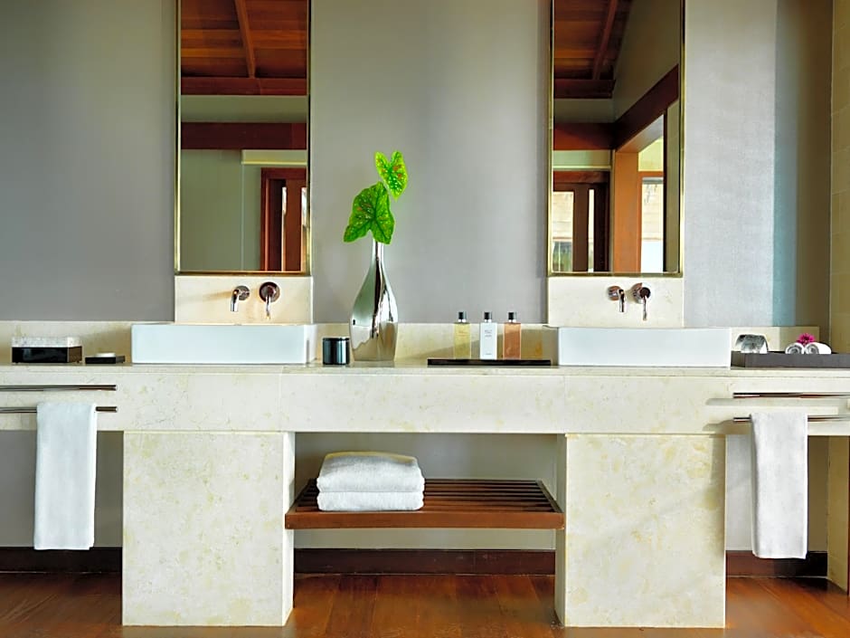 The Halcyon Private Isles Maldives, Autograph Collection