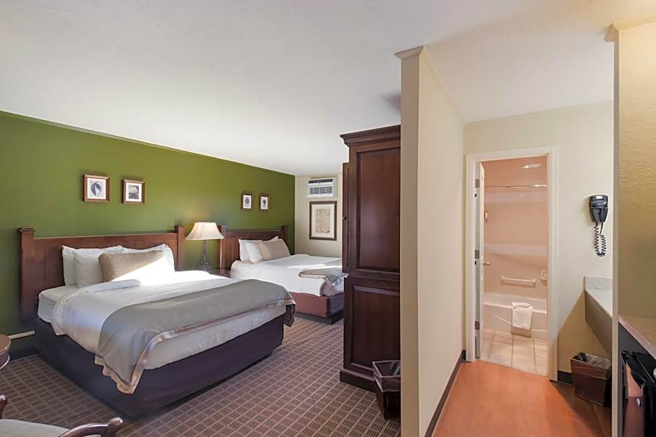 The Inn at Tomichi Village