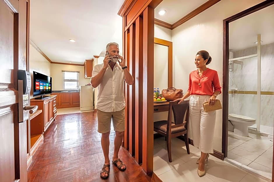 Studio Suite by Royal Ivory Nana