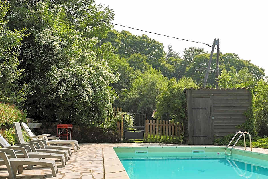 Les Grangeonnes, gîtes nature, piscine, bain nordique, sauna pour accueil familiale ou de groupe