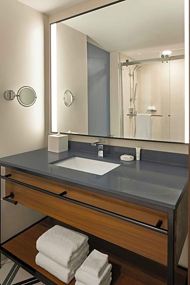 Oshkosh Marriott Waterfront Hotel & Convention Center