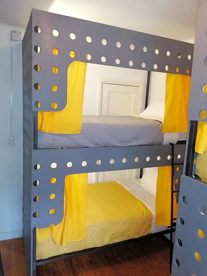 Roomies Hostel Condesa