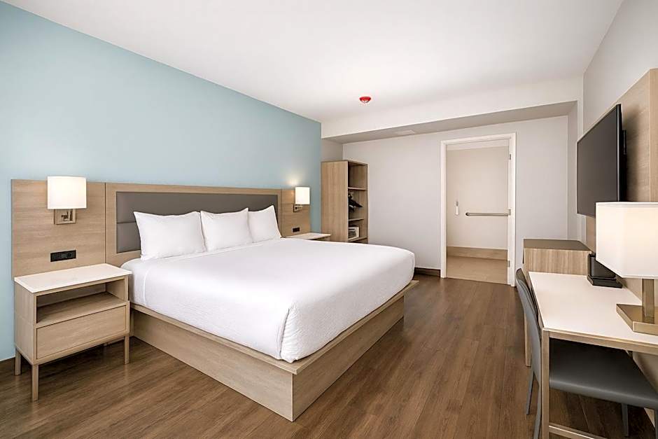 Travelodge by Wyndham LAX South