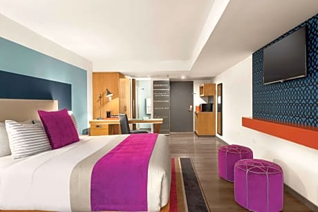 1 King Bed Premium Suite