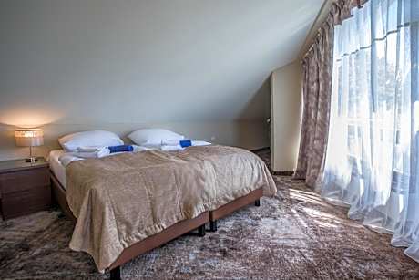 Apartment with Mountain View