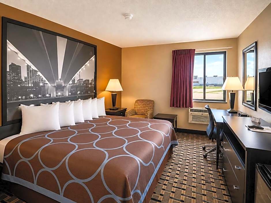 Super 8 by Wyndham Melrose