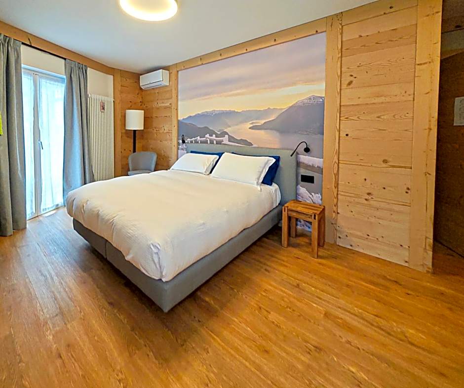 Zdjęcie 1 z 12 — 1 Double Bed or 2 Beds, Balcony
