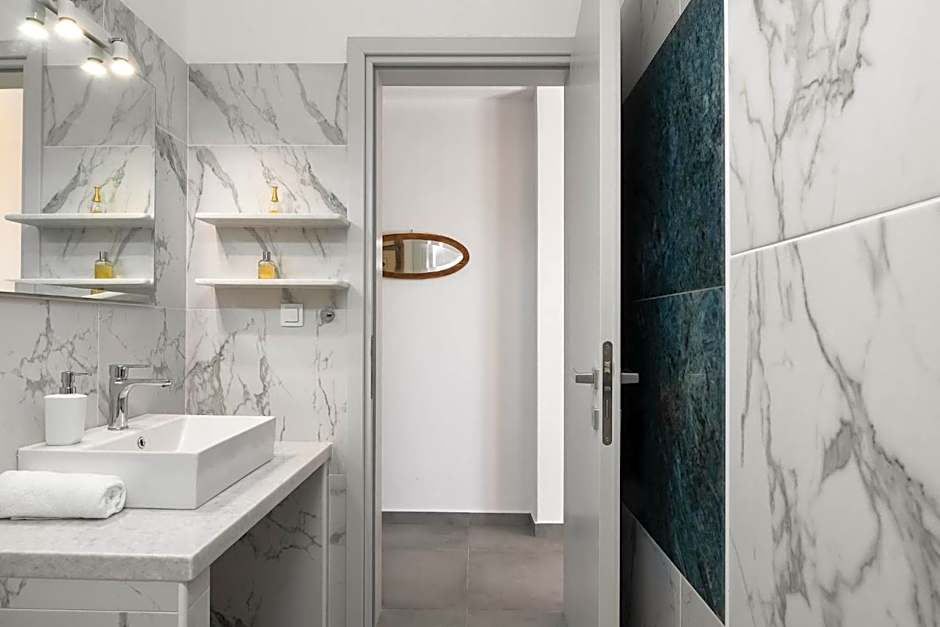 MIKRES CYCLADES DONOUSSA