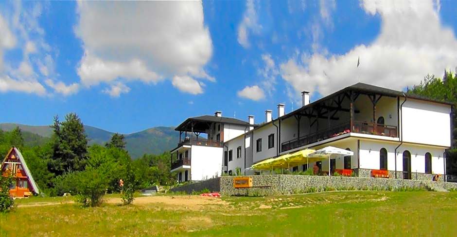 Rusaliite Adventure House