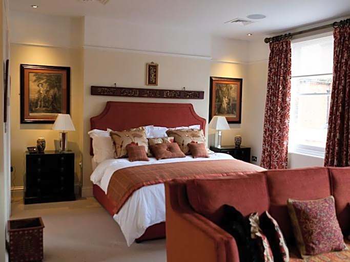 Gilbey's Bar, Restaurant & Townhouse