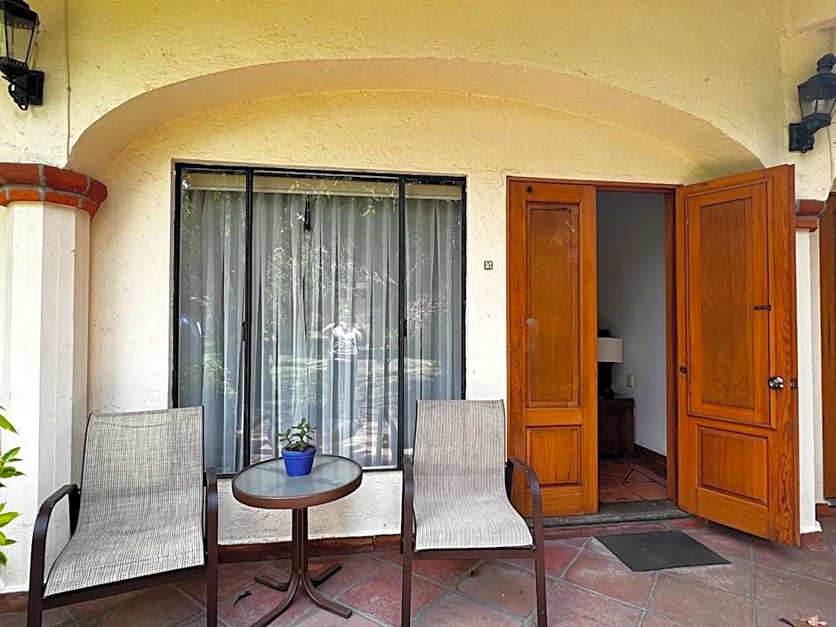 Casa Bugambilia, Un Pequeño Hotel en Tepoztlán