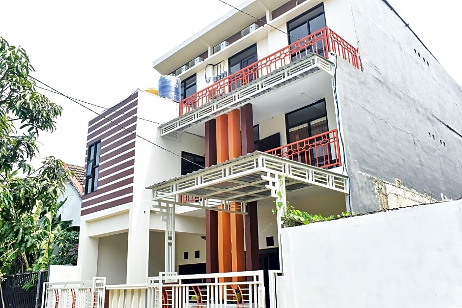 RedDoorz Syariah near Gelora Delta Sidoarjo 2