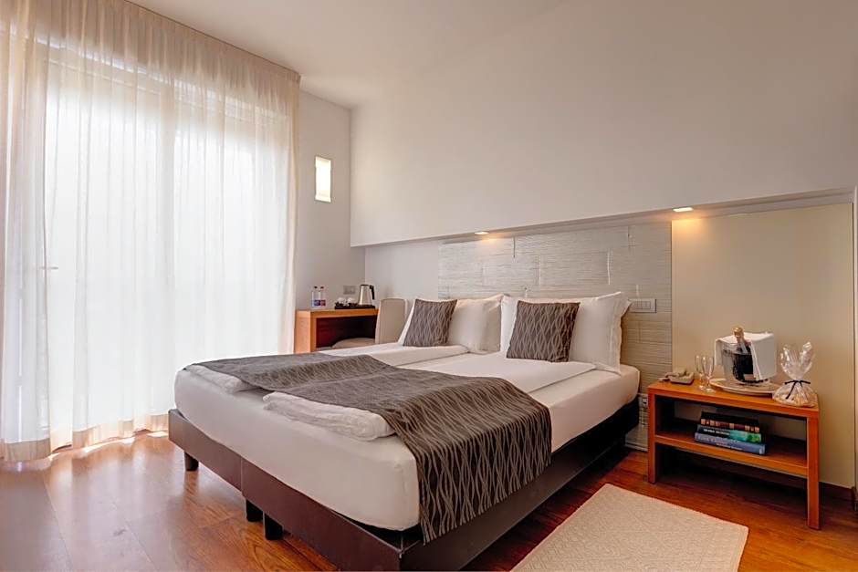 Photo 1 of 4 of 1 Double Bed or 2 Beds, Partial Sea View