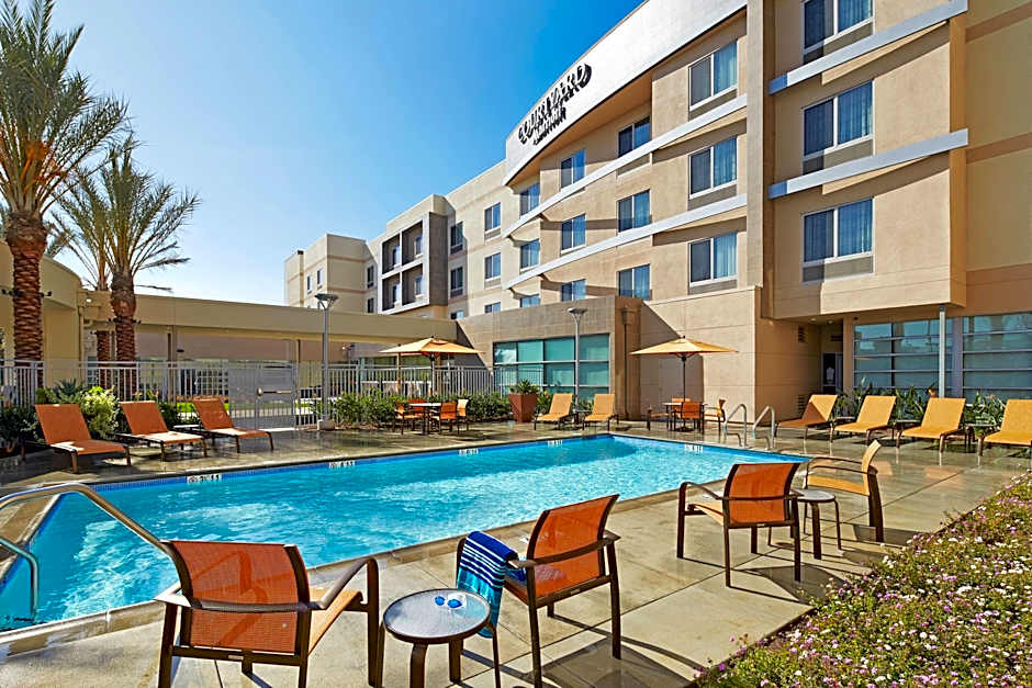 Courtyard by Marriott Long Beach Airport