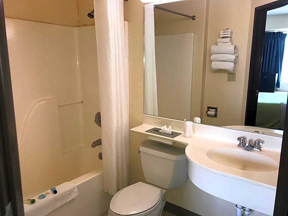 Chadron Inn & Suites