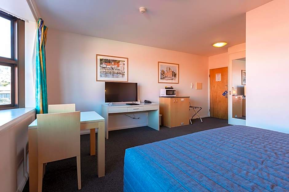 Mayfair Plaza Motel and Apartments