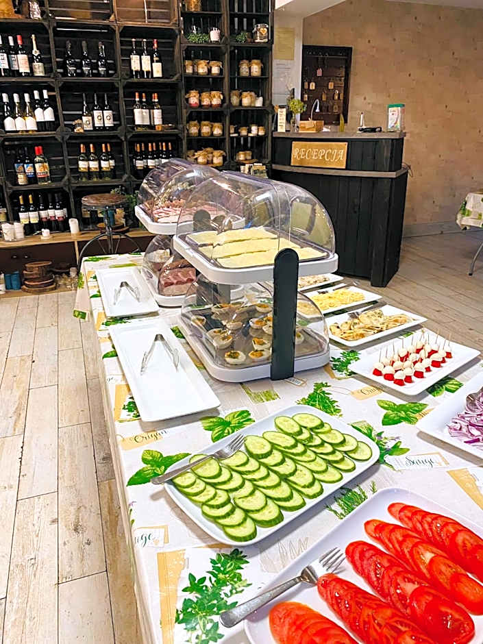 Old Tree Home & Restaurant