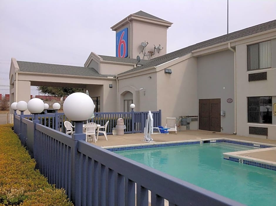 Motel 6-Dallas, TX - Northeast