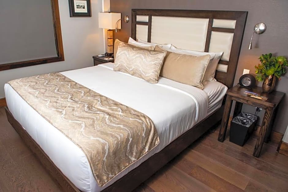 Cable Mountain Lodge
